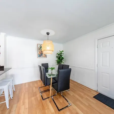 Luxury Midtown 2Br Family Suite Sleeps 8 Guests With Private Balcony And Optional Parking Walk To Parthenon & Vanderbilt Near Broadway